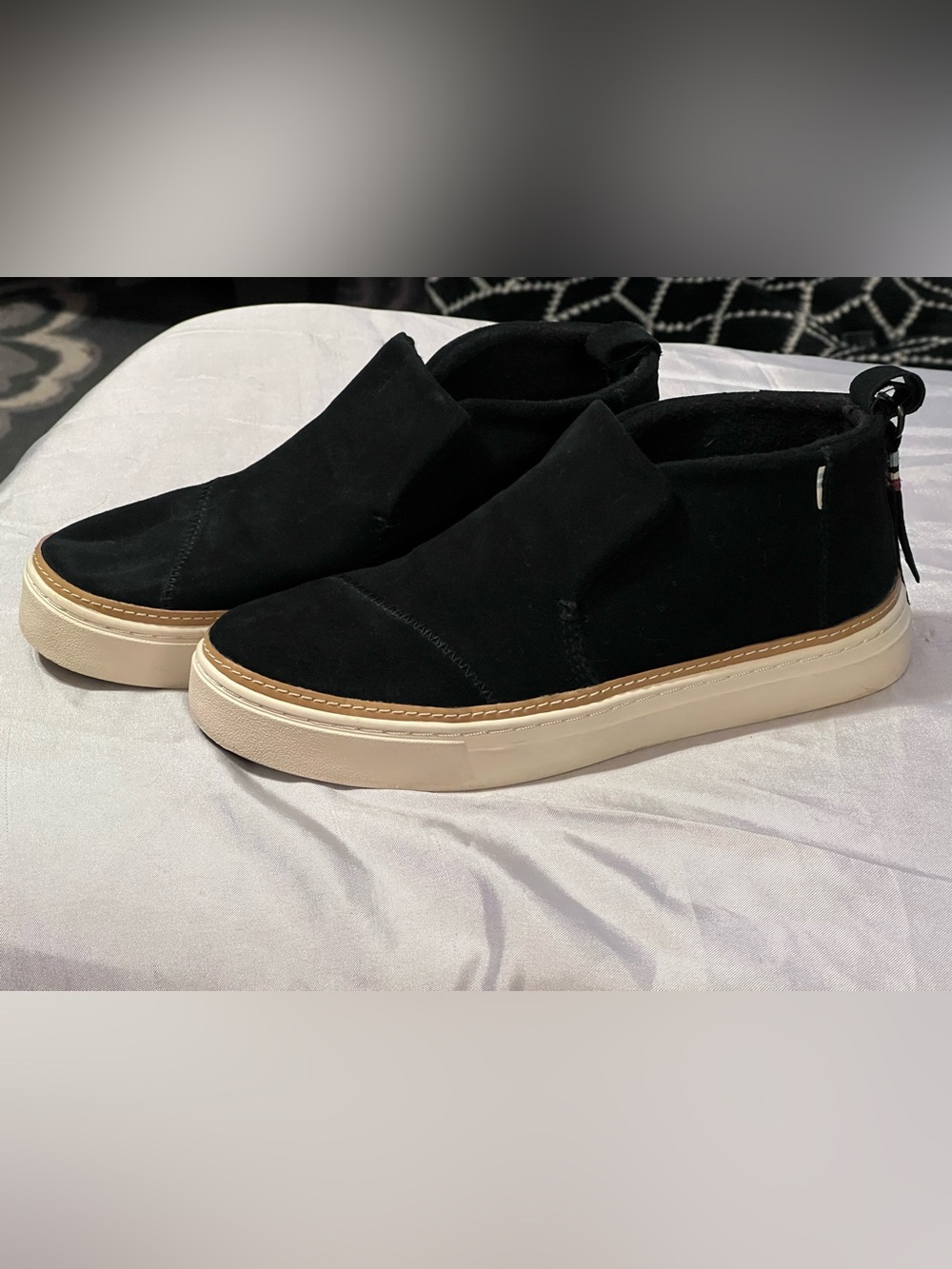 TOMS Women’s 7 Black Suede High Top Slip On Platform Sneakers